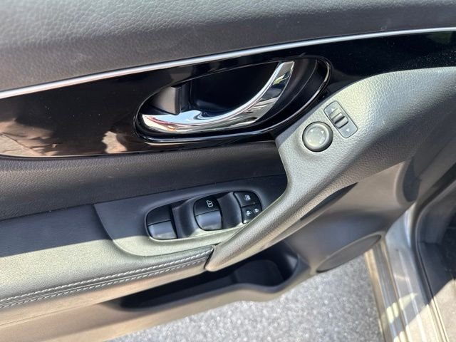 Used 2017 Gray Nissan SL image 19