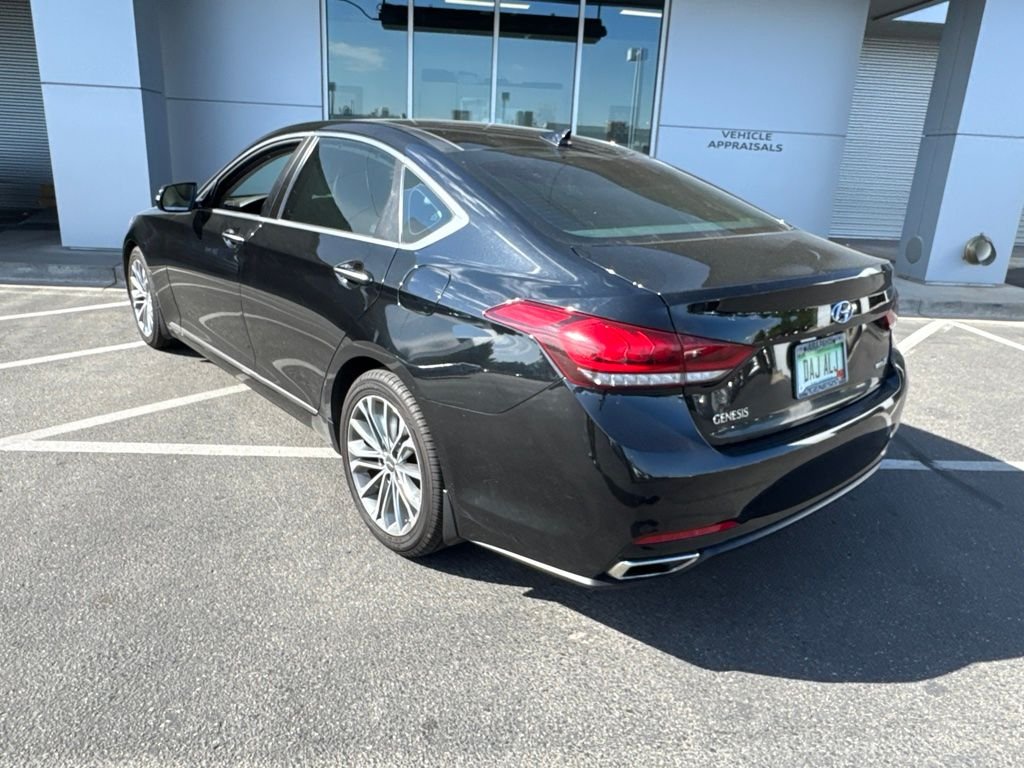Used 2015 Black Hyundai 3.8 image 3