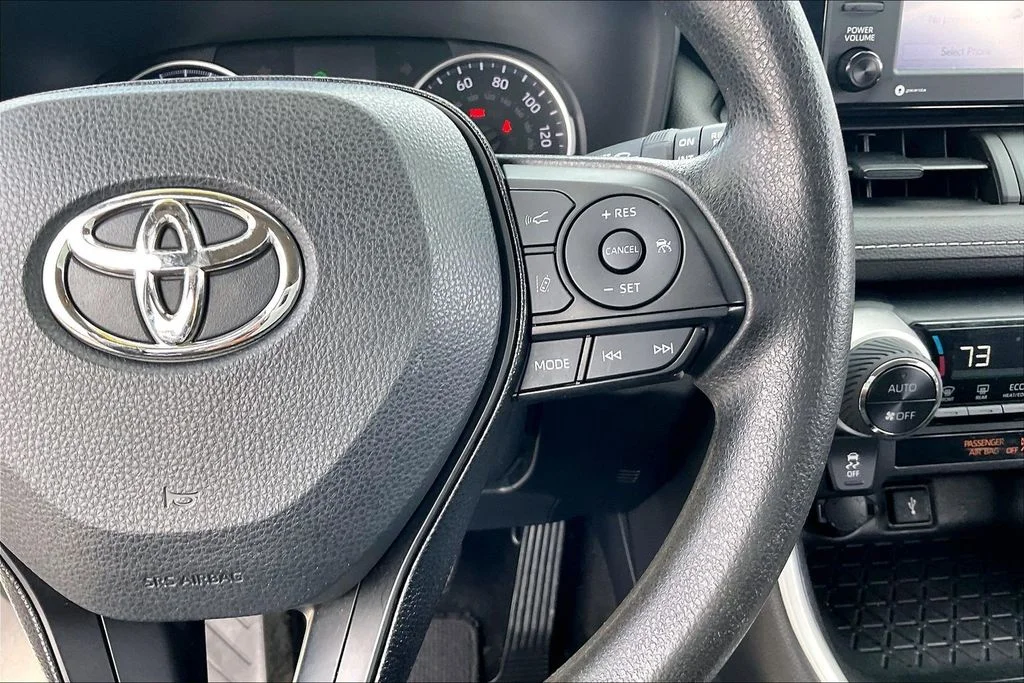 Used 2021 White Toyota XLE image 18