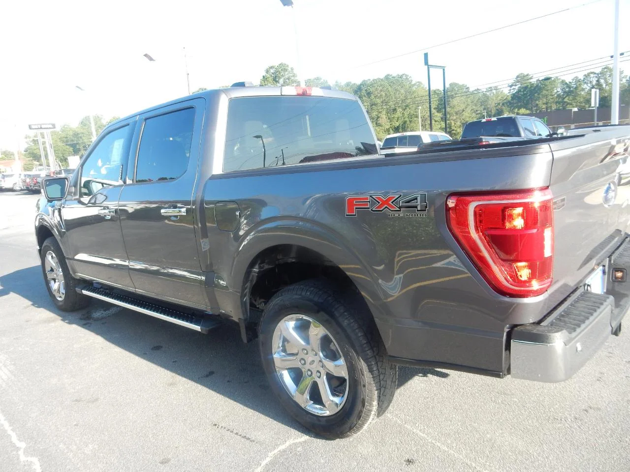 New 2022 Gray Ford XLT 4WD SUPERCREW 5.5 ft BO image 6