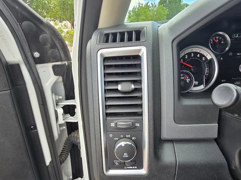 Used 2015 Bright White Clearcoat Ram Big Horn image 19