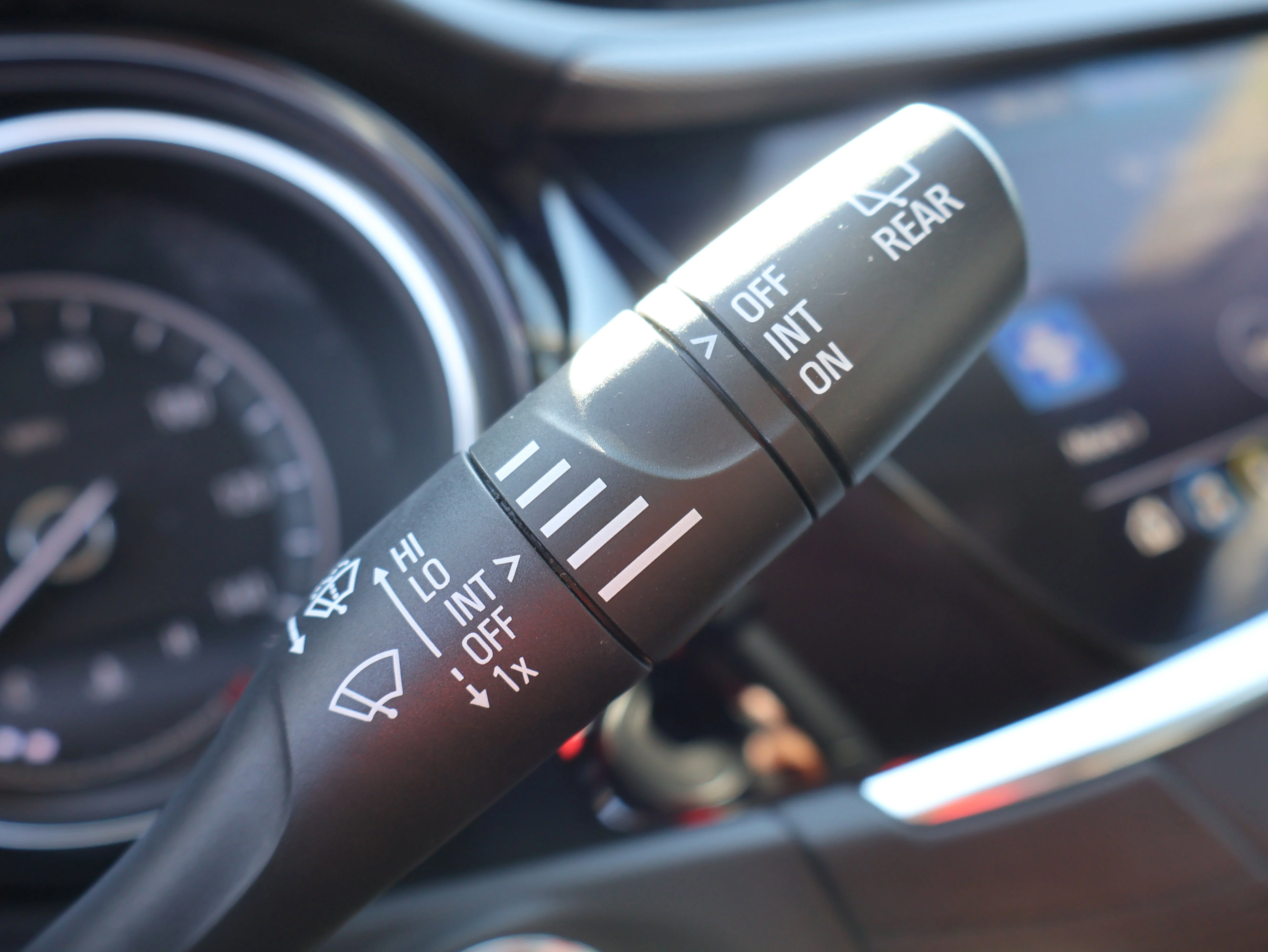 Used 2023 White Frost Tricoat Buick Essence image 35