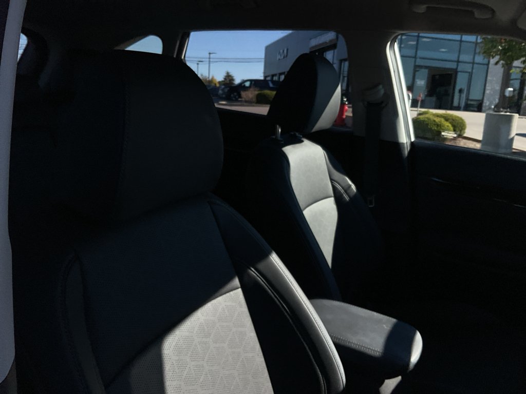 Used 2026 Snow White Pearl Kia EX image 11