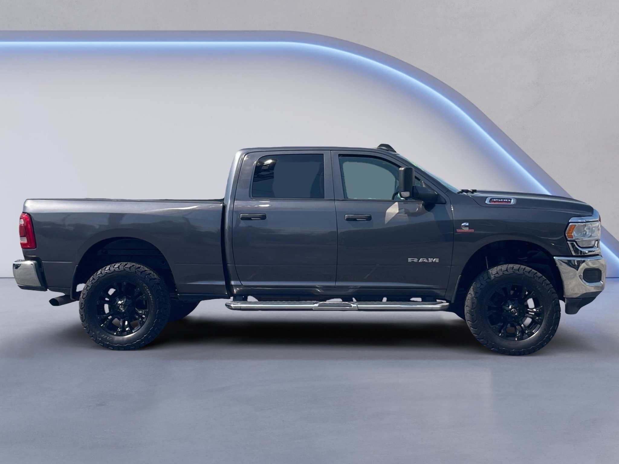 Used 2020 Granite Crystal Metallic Clearcoat Ram Tradesman image 2