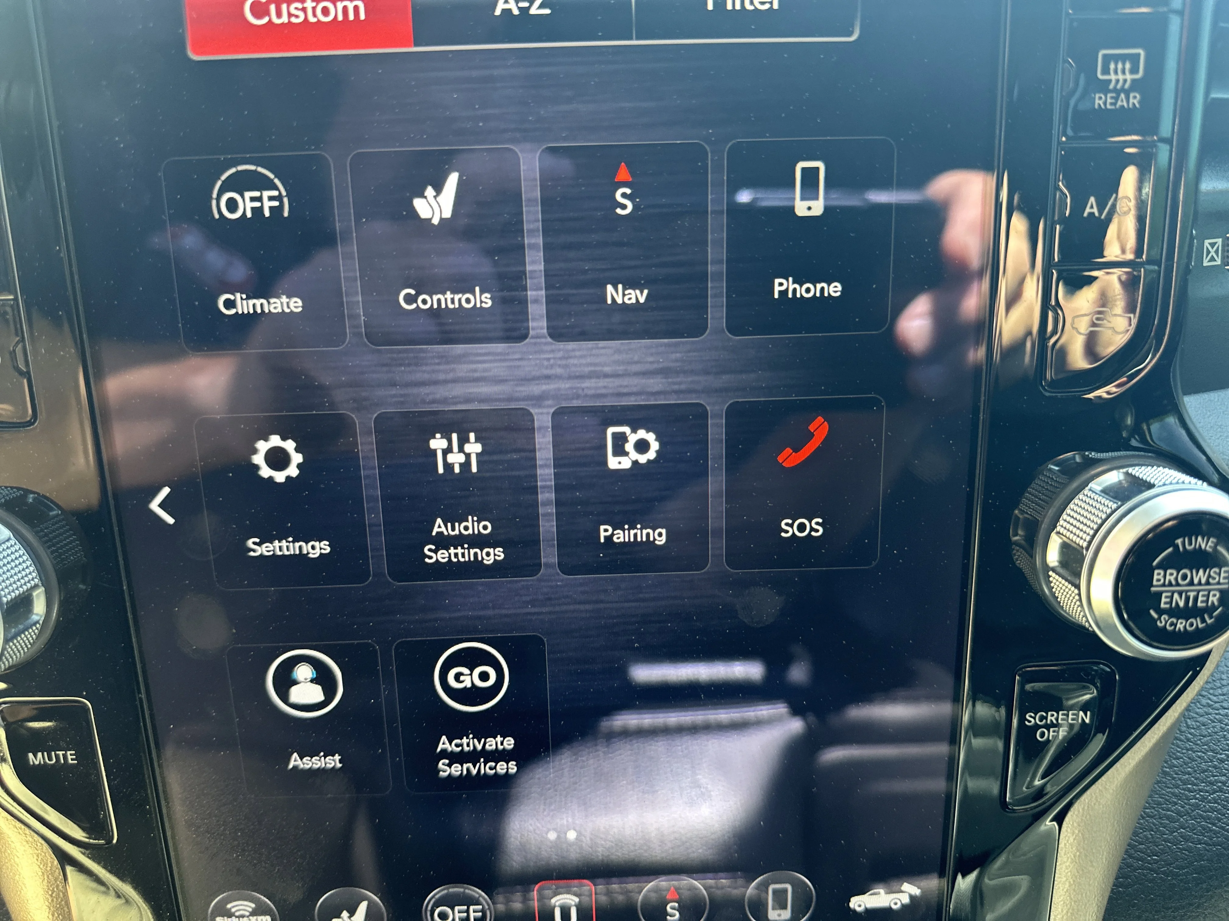 Used 2020 Diamond Black Crystal Pearlcoat Ram Laramie image 8