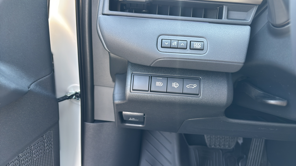 New 2026 Wind Chill Pearl Toyota XLE image 30