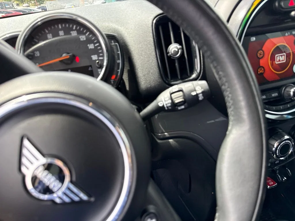 Used 2019 White MINI Classic image 25