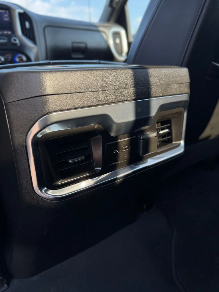 Used 2022 Silver Ice Metallic Chevrolet High Country image 27
