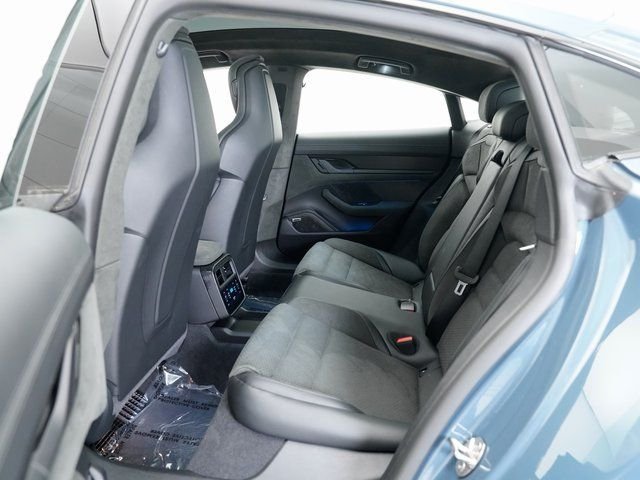 2025 Porsche Taycan GTS - Photo 27