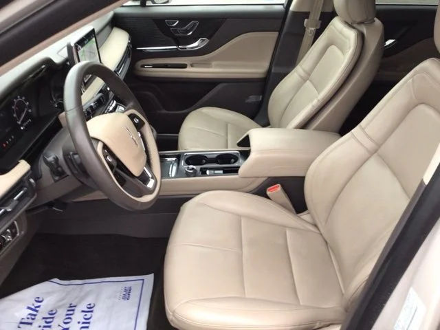 Used 2022 Ceramic Pearl Metallic Lincoln Standard image 9