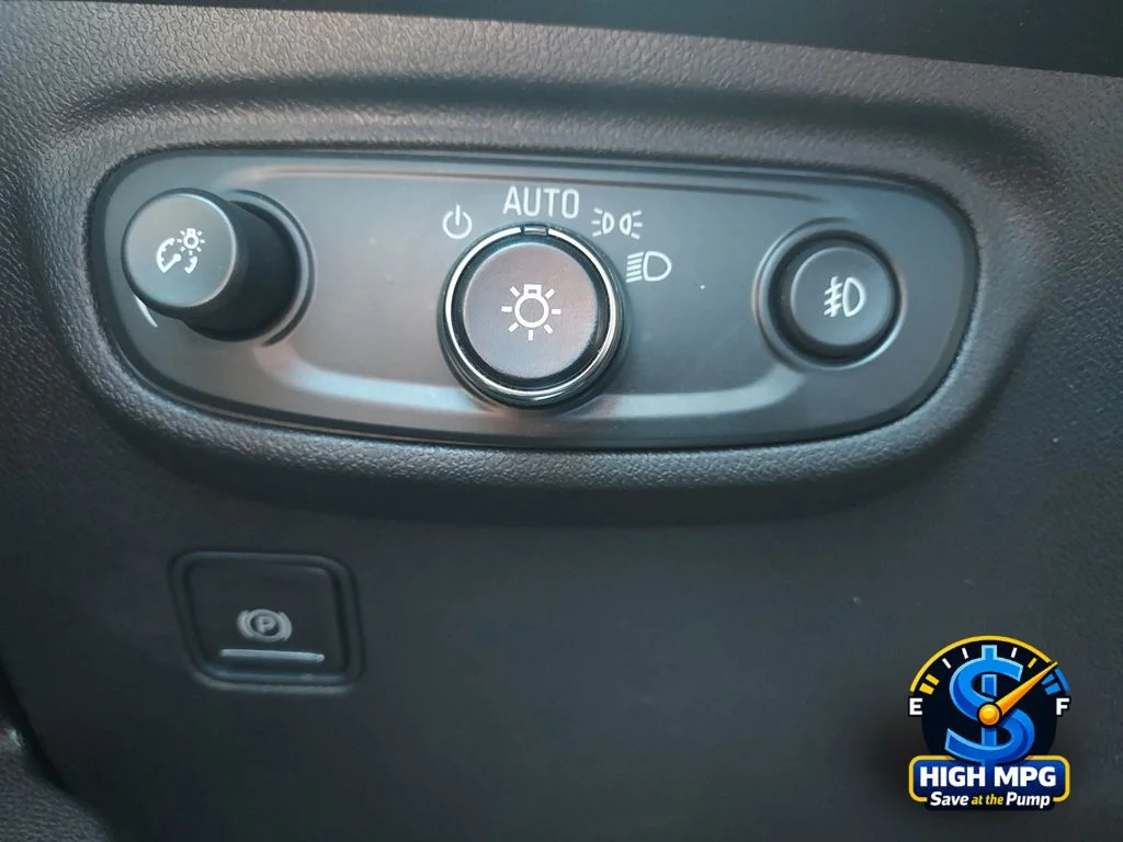 Used 2024 Silver GMC SLT image 18