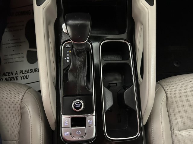 Used 2020 White Kia S image 26