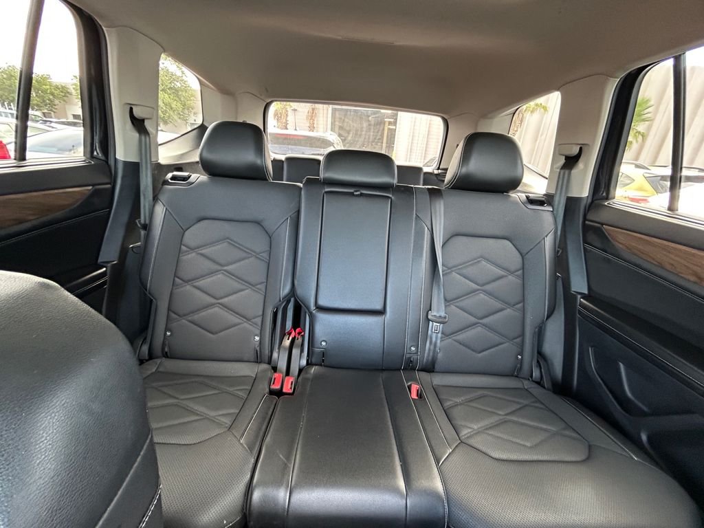 Used 2024 Black Volkswagen 2.0T SE w/Technology image 19