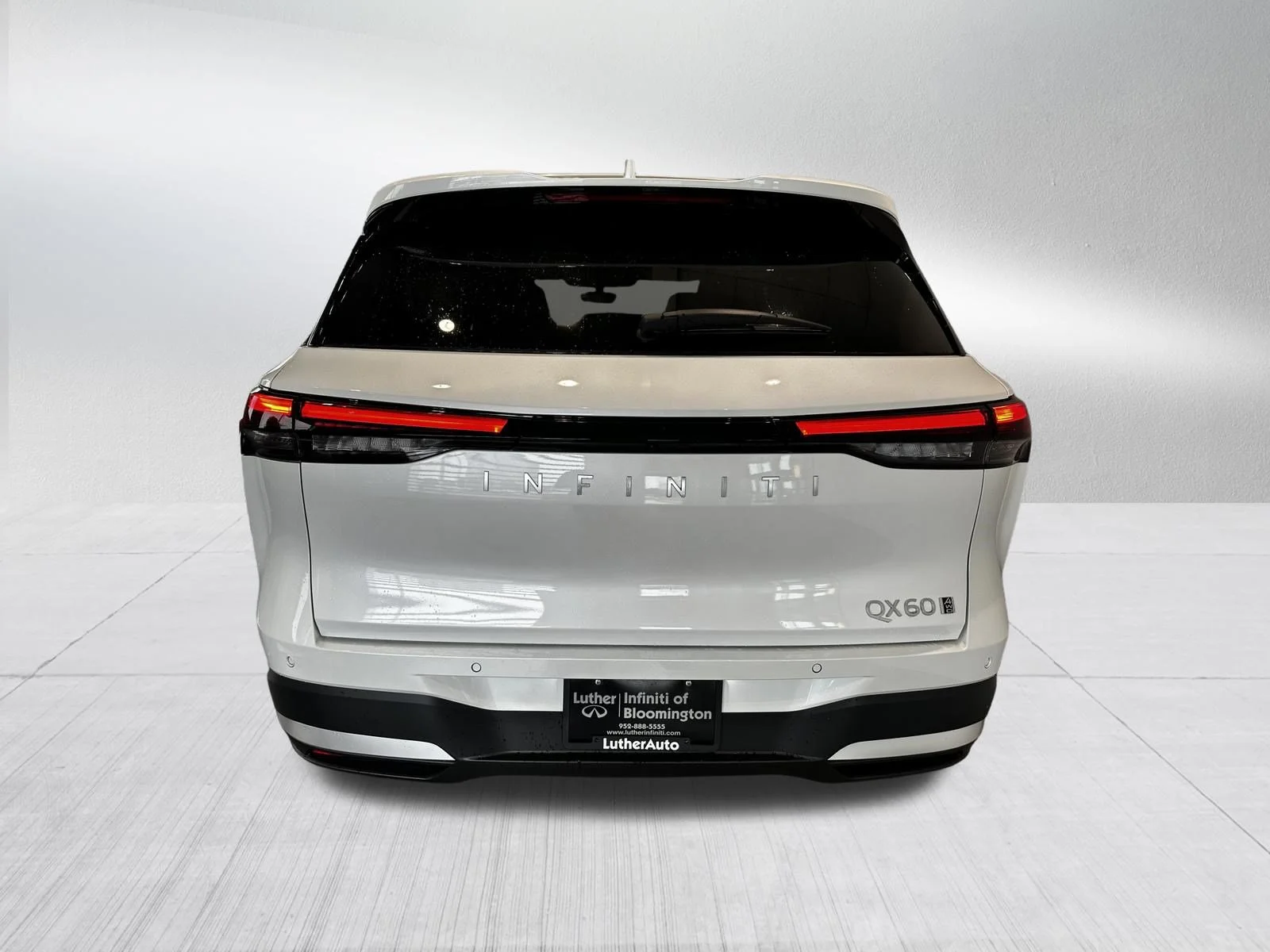 New 2027 RADIANT WHITE INFINITI Luxe AWD image 8