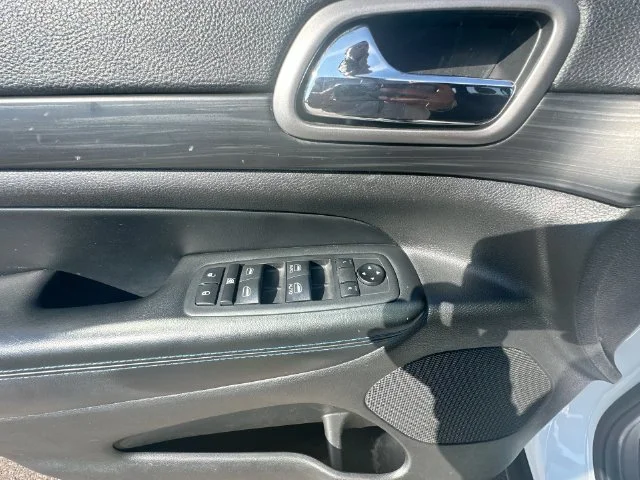 Used 2020 White Jeep Laredo image 16