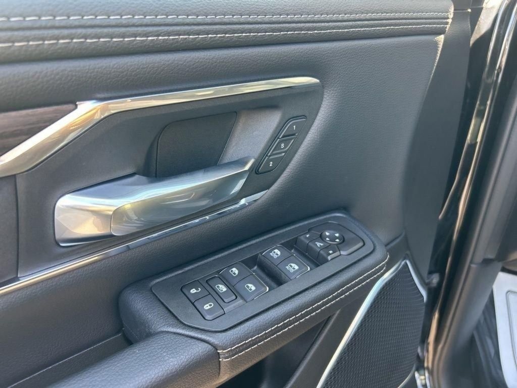 New 2026 Diamond Black Crystal Pearl-Coat Exterior Paint RAM Laramie image 18