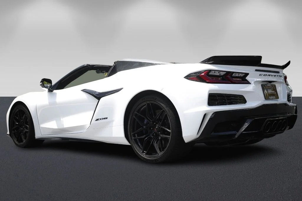 Used 2026 Arctic White Chevrolet Z06 image 5