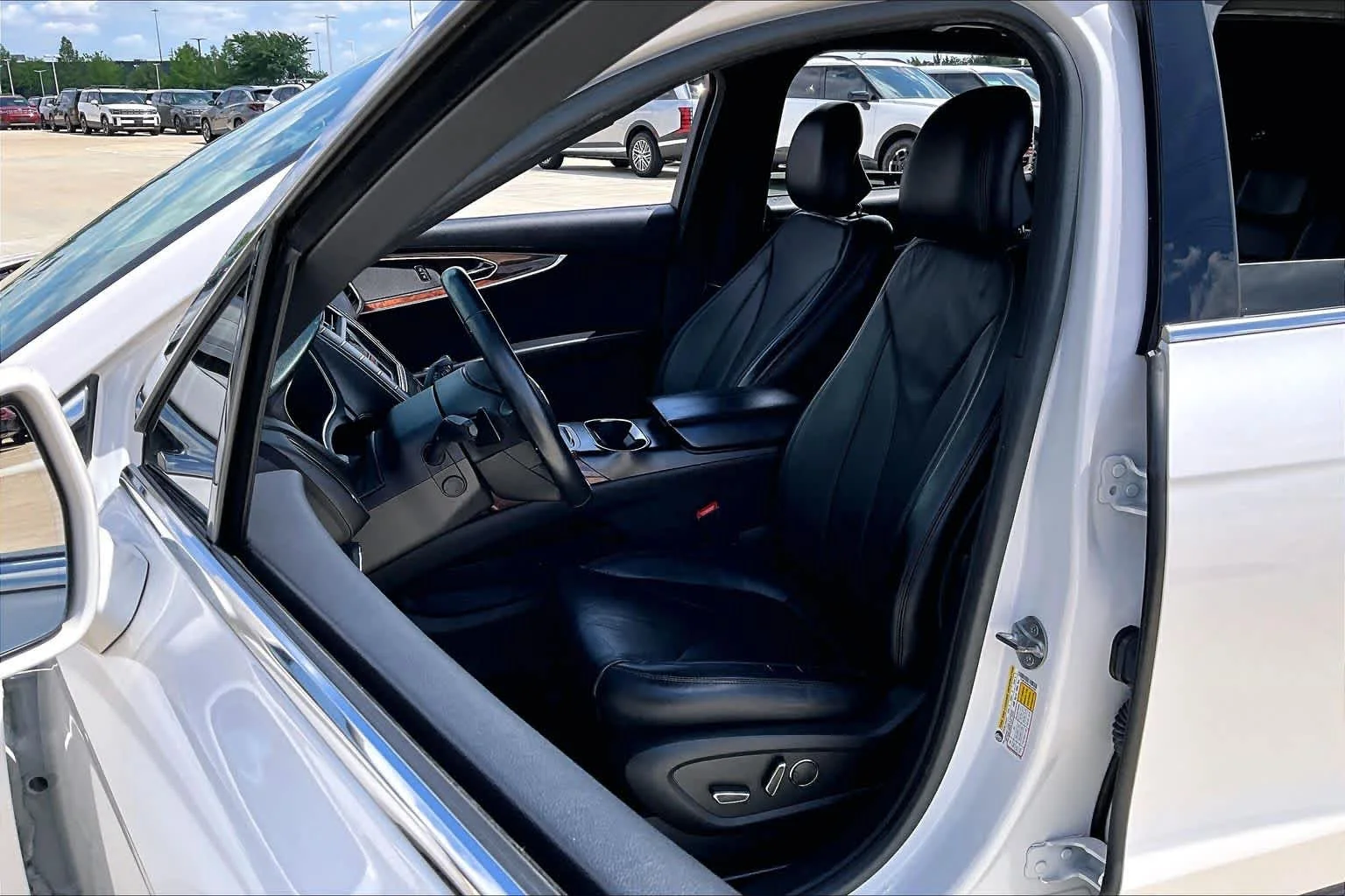 Used 2018 White Platinum Metallic Tri-Coat Lincoln Reserve image 8