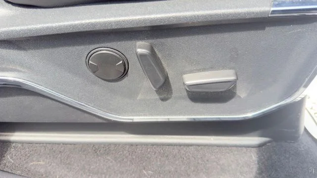 Used 2023 White Ford Lariat image 32