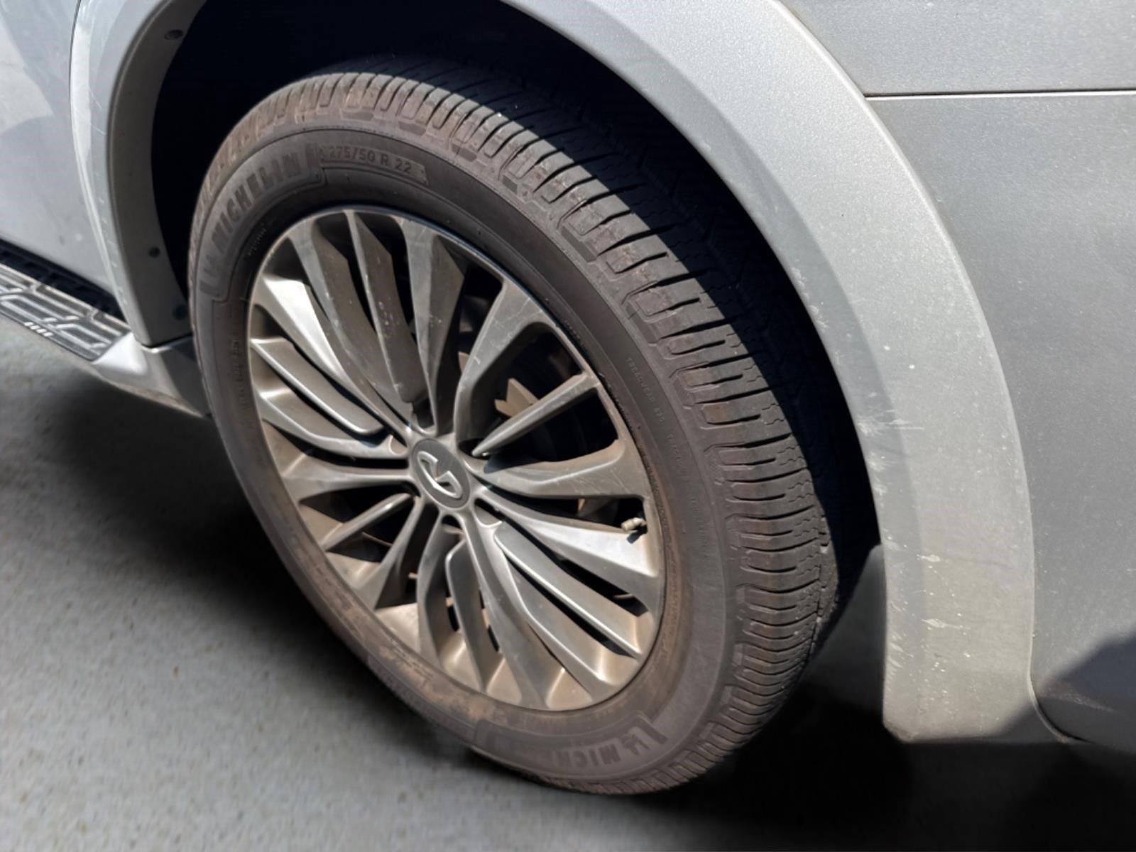 Used 2019  INFINITI  image 9