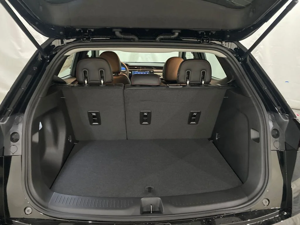 2027 Chevrolet Bolt RS - Photo 7