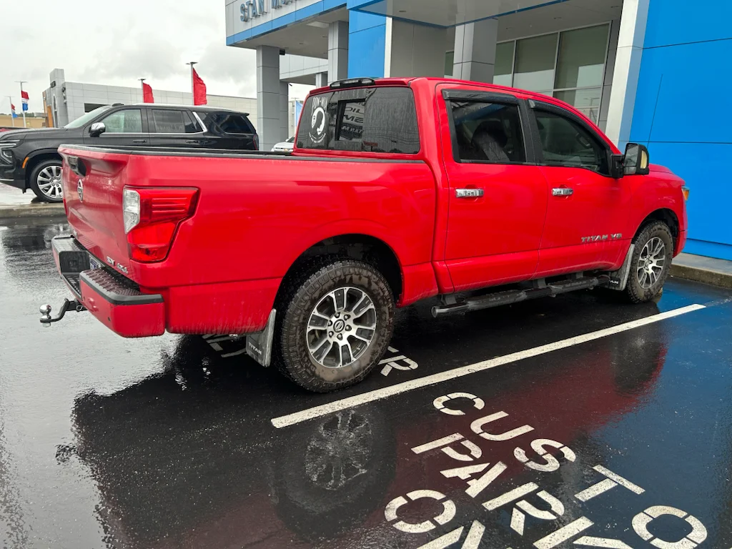 Used 2020 Red Nissan Crew Cab SV 4x4 image 3