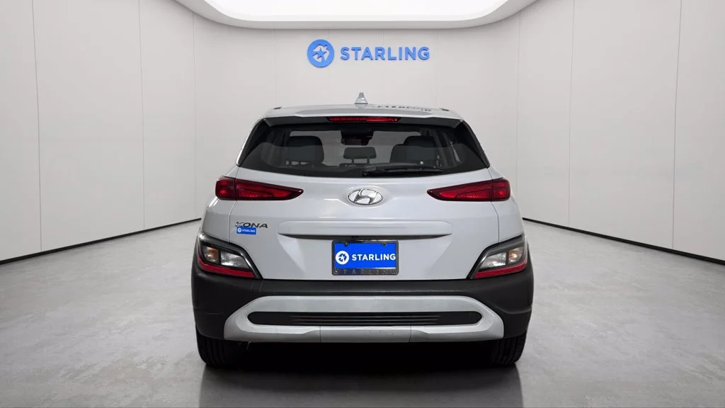 Used 2022 Silver Hyundai SE image 7