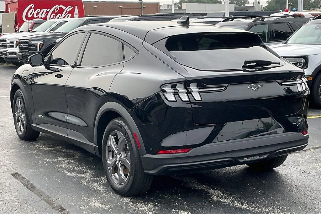 Used 2023 Black Ford Select image 10