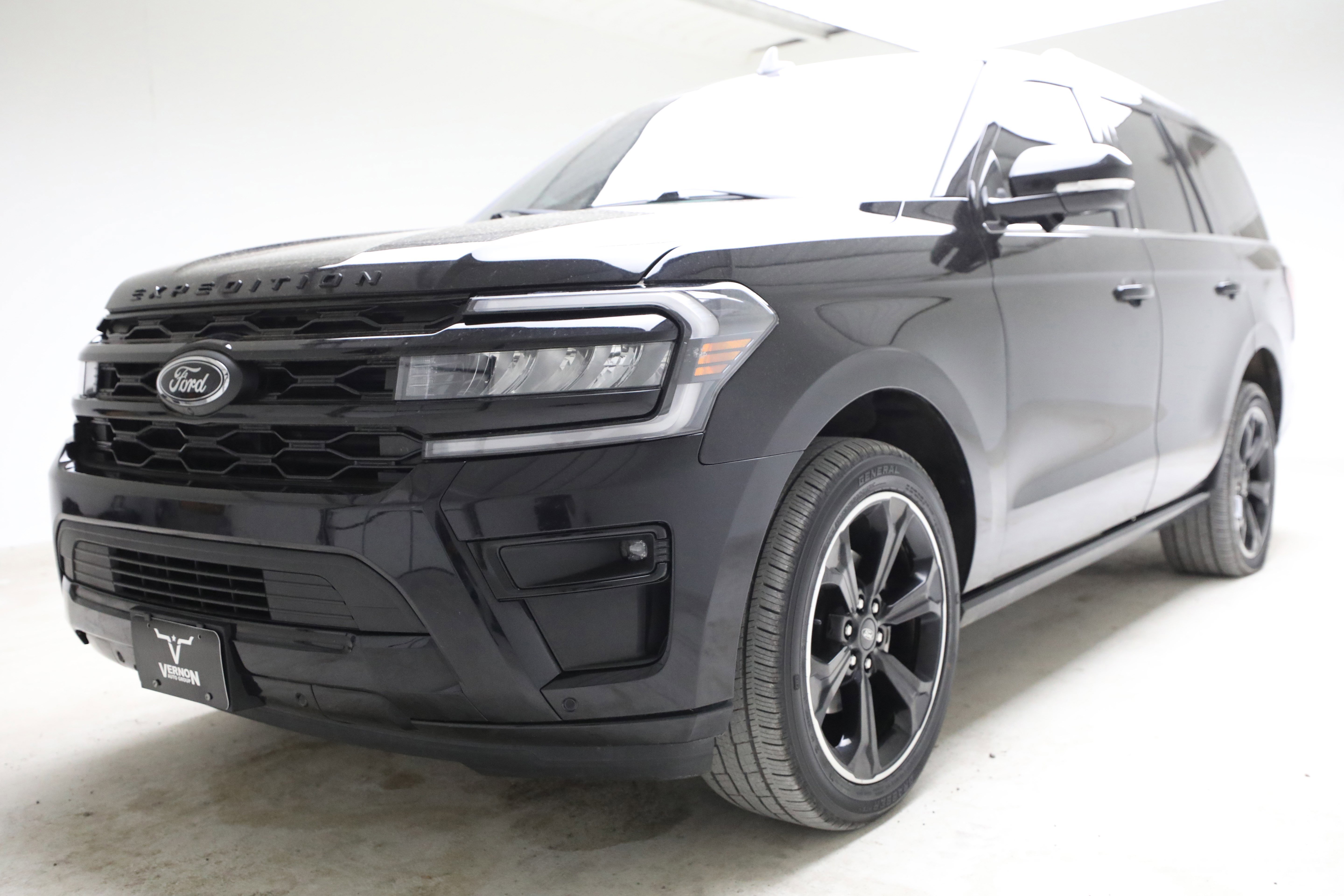 2024 Ford Expedition Limited's photo