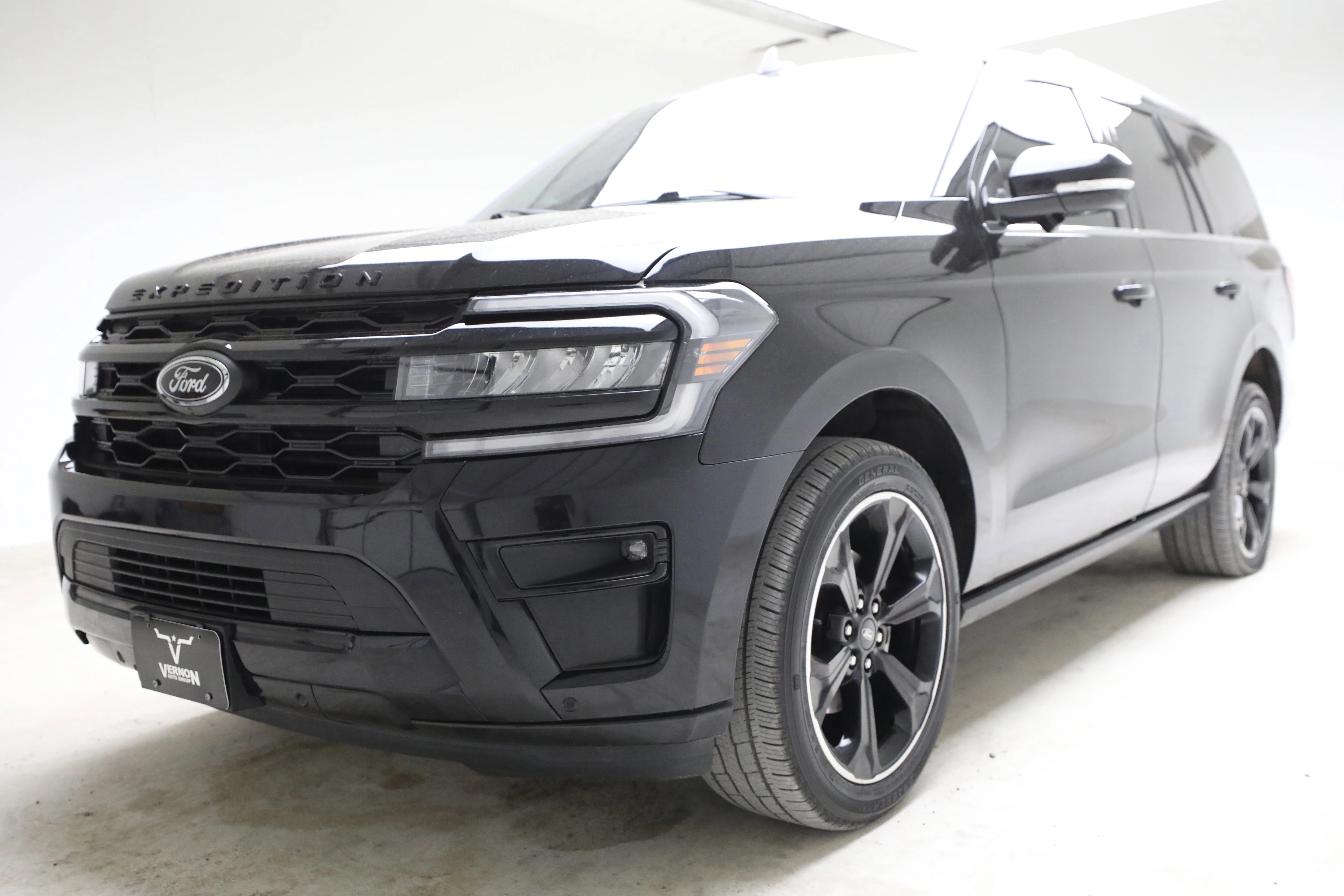 2024 Ford Expedition Limited's photo