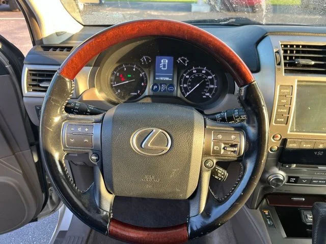 Used 2015 Beige Lexus 460 image 16