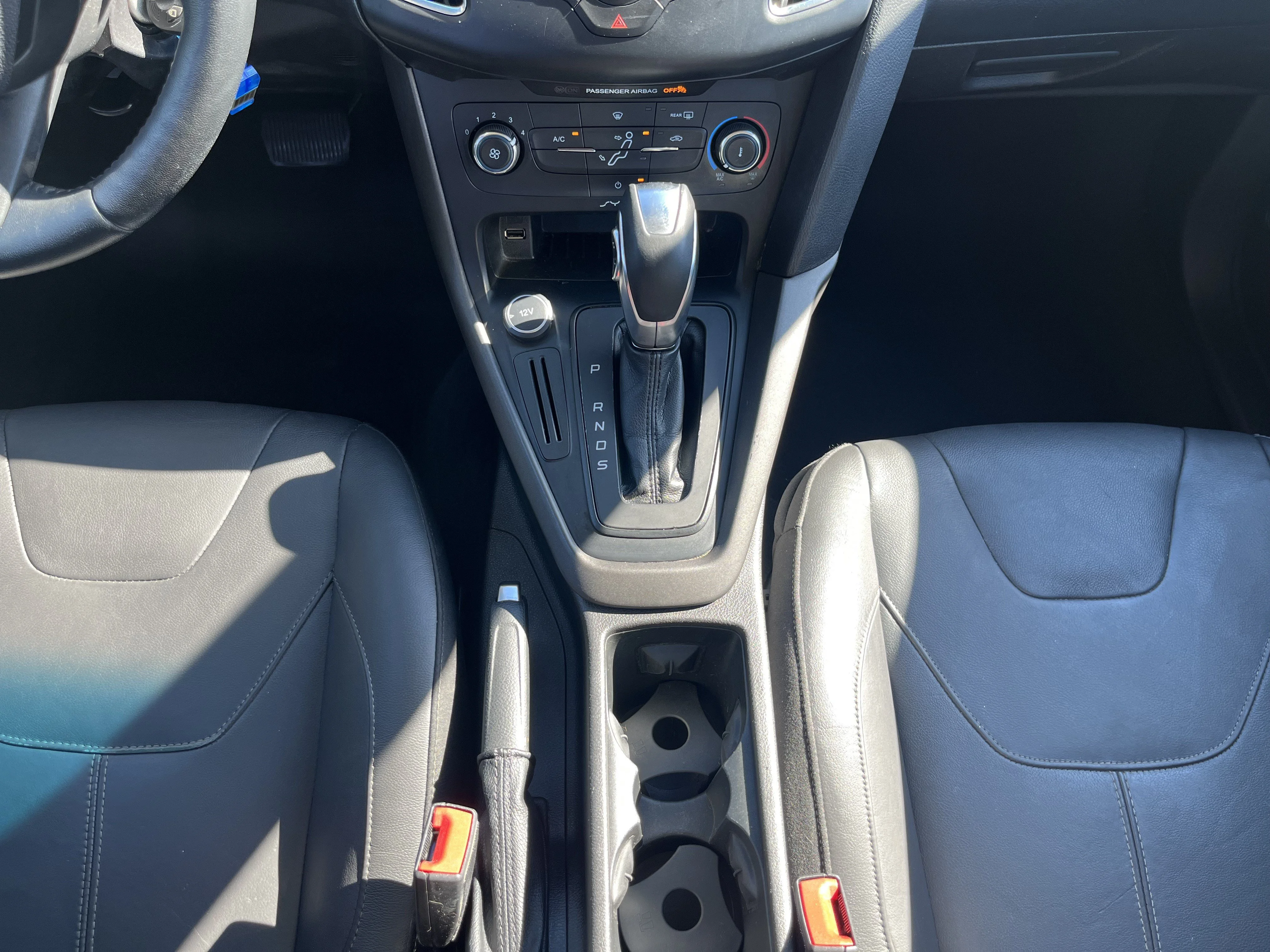Used 2015 Magnetic Ford SE image 16