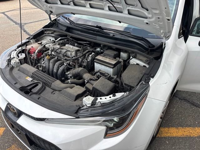 Used 2020 White Toyota LE image 17