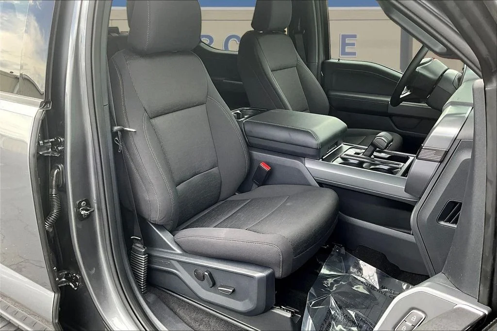 New 2026 Carbonized Gray Metallic Ford XLT image 11
