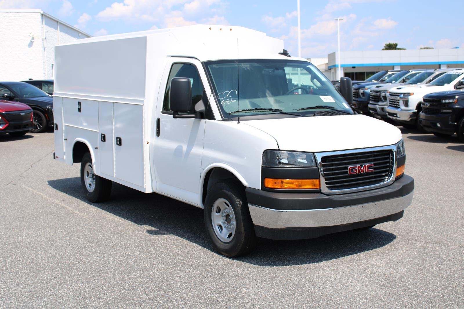 New 2025 Summit White GMC 1WT image 3