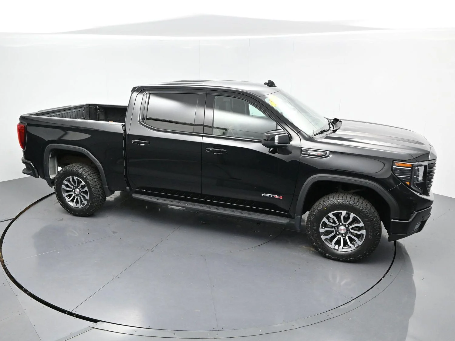 Used 2023 Onyx Black GMC AT4 image 41