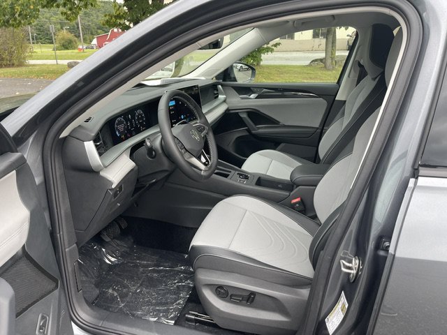 New 2026 Platinum Gray Metallic Volkswagen 2.0T SE image 11