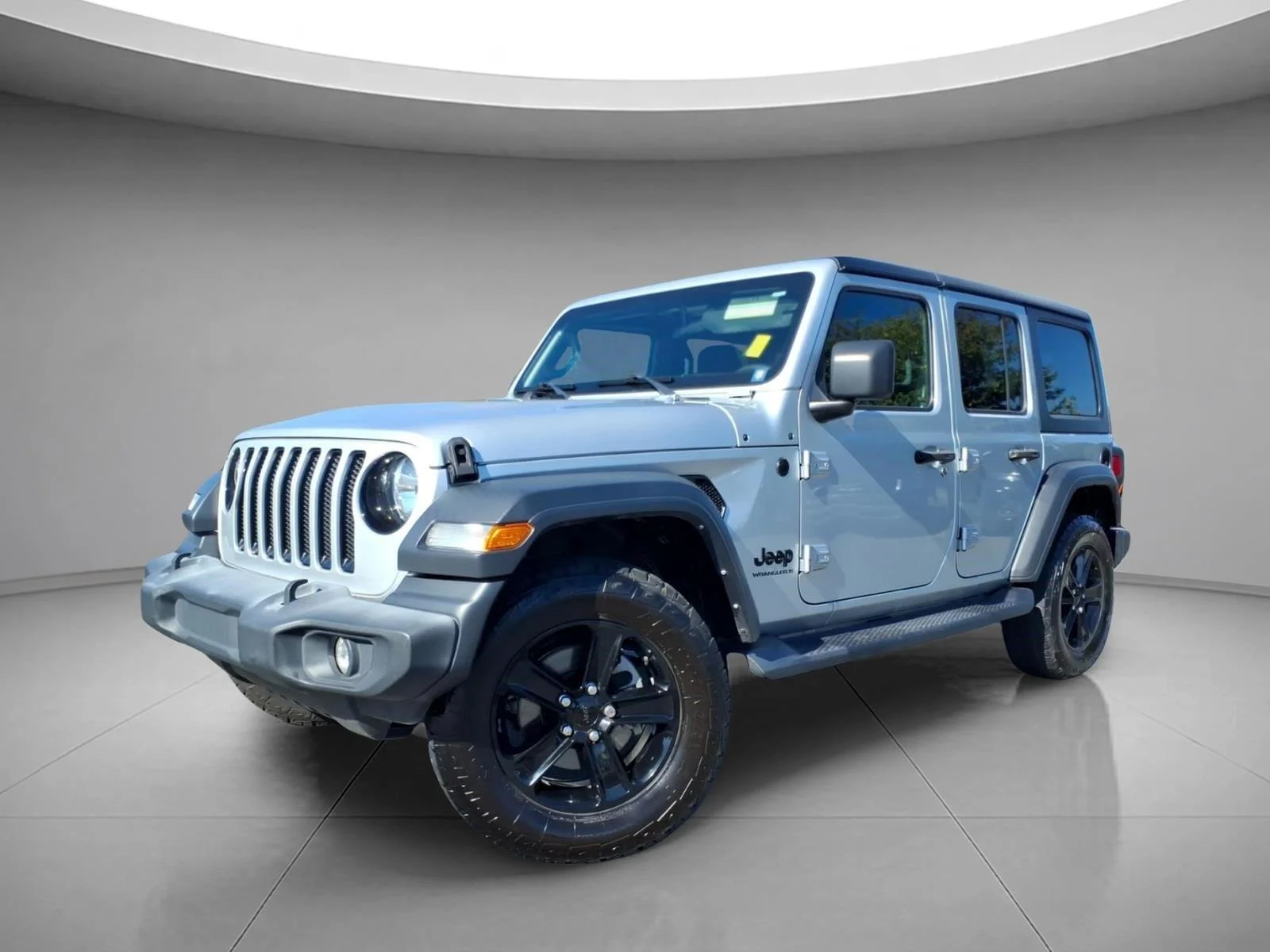 Used 2023 Silver Zynith Clearcoat Jeep Sport Altitude image 1