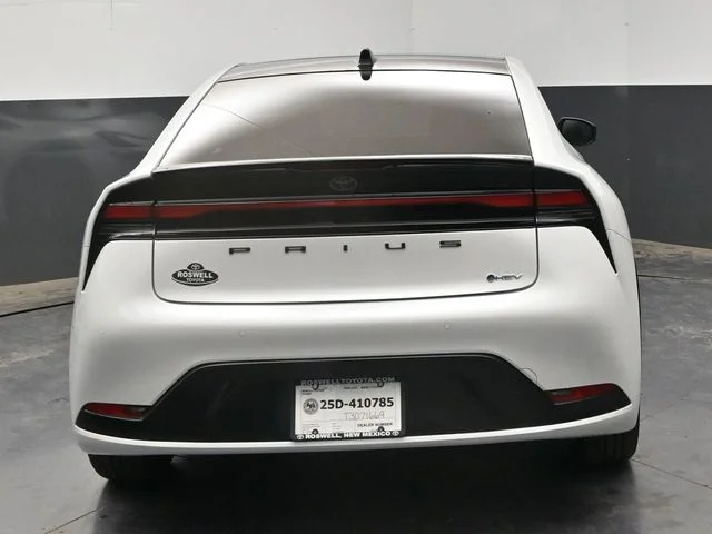 New 2026 Wind Chill Pearl <sup>1</sup> Toyota  XLE image 7