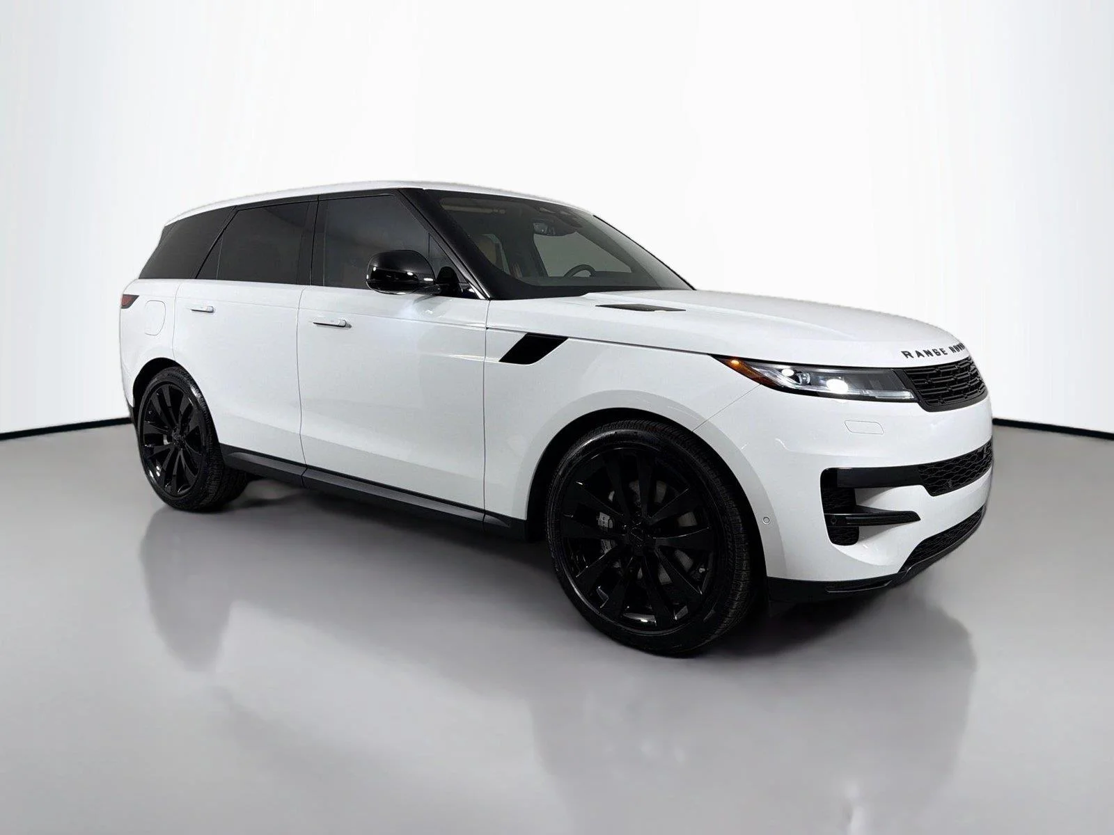 Certified Used 2026 Fuji White Land Rover SE P360 image 3
