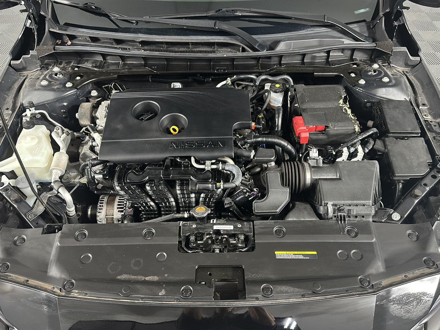 Used 2020 Super Black Nissan 2.5 SV image 2