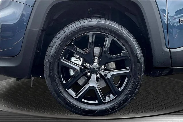 Used 2022 Blue Jeep Altitude image 32