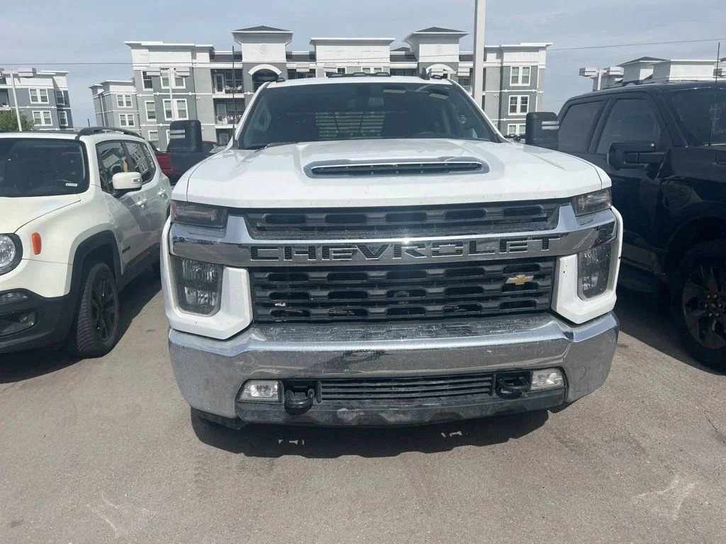 Used 2022 Summit White Chevrolet LT image 9
