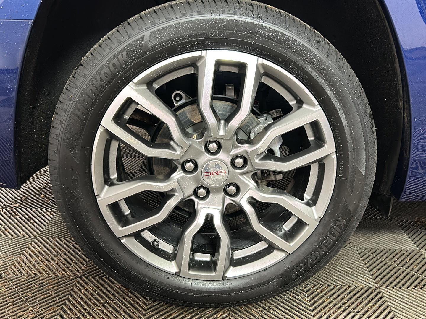 Used 2022 Marine Metallic GMC Denali image 2
