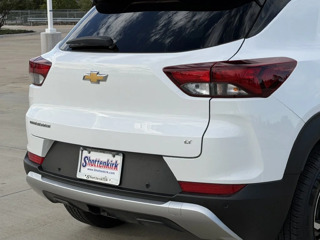 Used 2021 White Chevrolet LT image 5