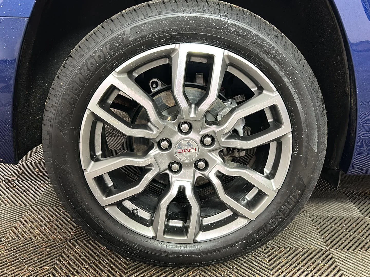 Used 2022 Marine Metallic GMC Denali image 2
