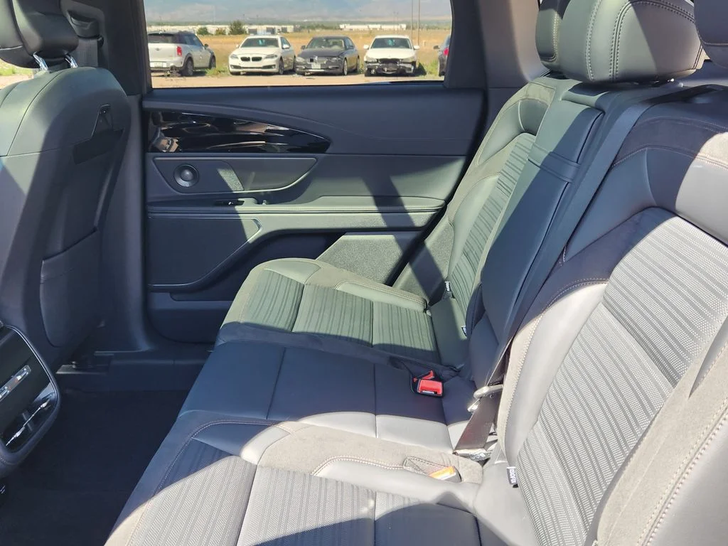 Used 2024 Gray Metallic Lincoln Reserve image 9