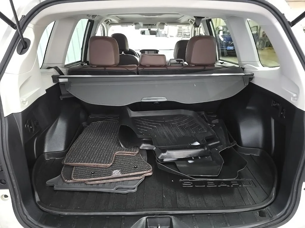 Used 2017 White Subaru 2.5i Touring image 14