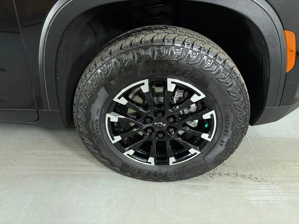 Used 2025 Black Chevrolet Z71 image 10