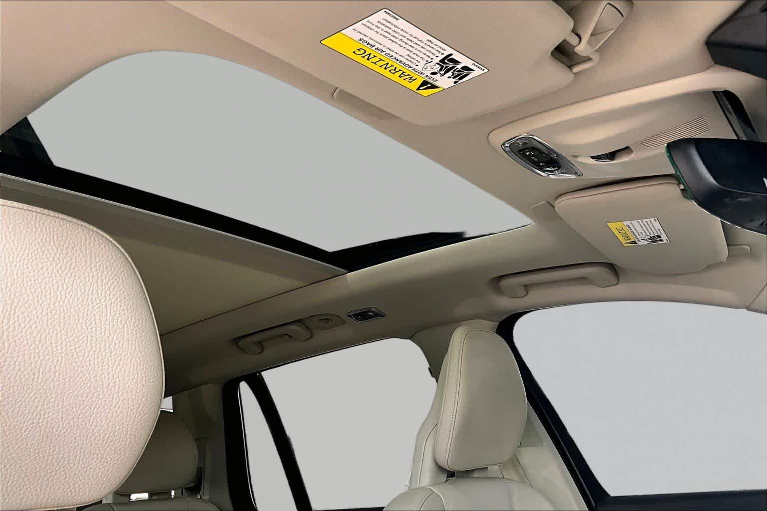 Used 2021 Crystal White Metallic Volvo Momentum image 14
